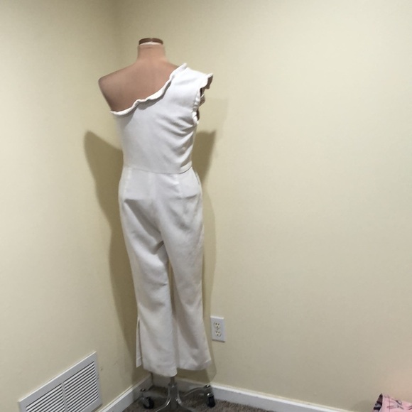 Black Halo Pravella Jumpsuit Size 10 White Ruffle One Shoulder Cropped Length - Picture 5 of 12